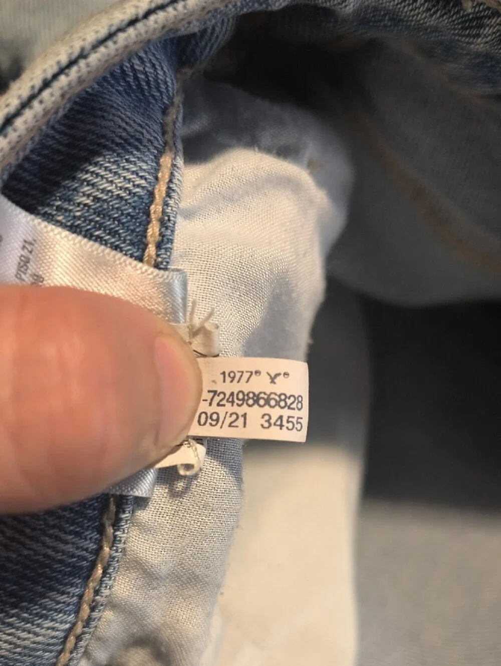 Stretch Mom Straight w/27.5 Inseam American Eagle Women's Size 14 Jeans 962